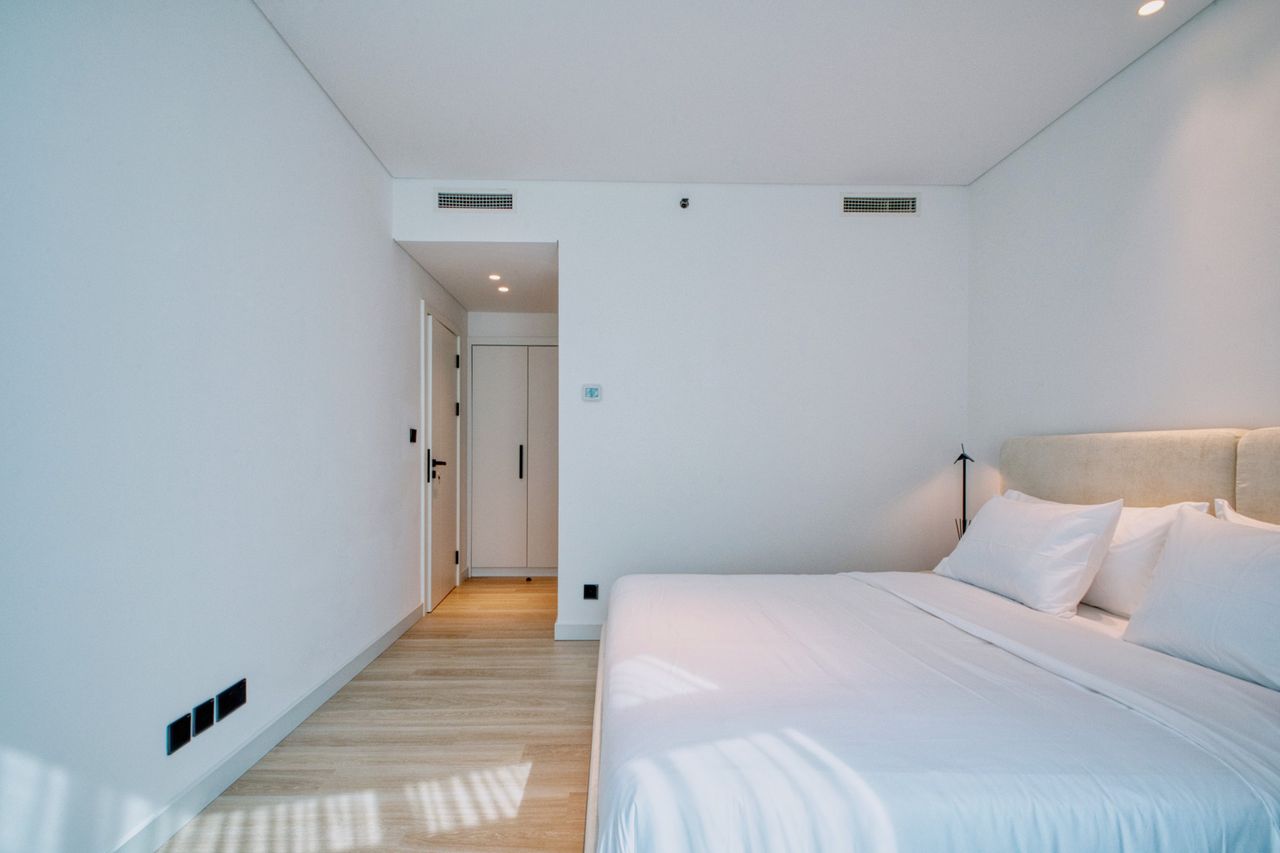 ours-journey A bright and minimalistic bedroom with contemporary furnishings and decor.